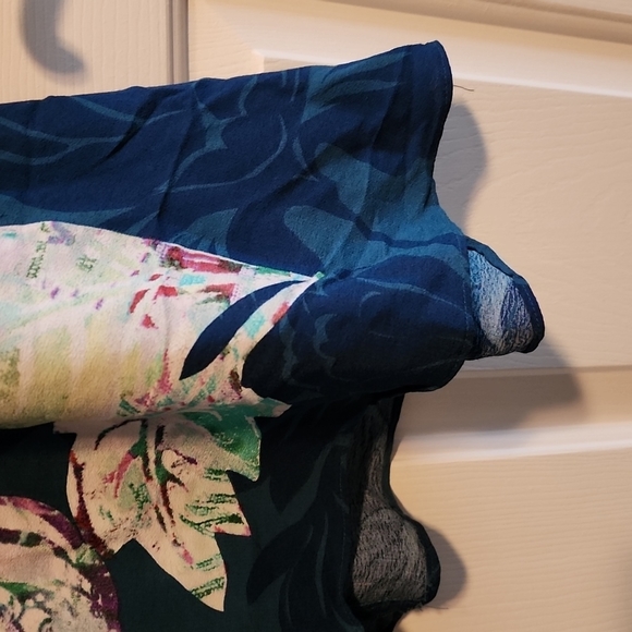 Gorgeous Maeve Cold Shoulder Dress - Picture 4 of 11